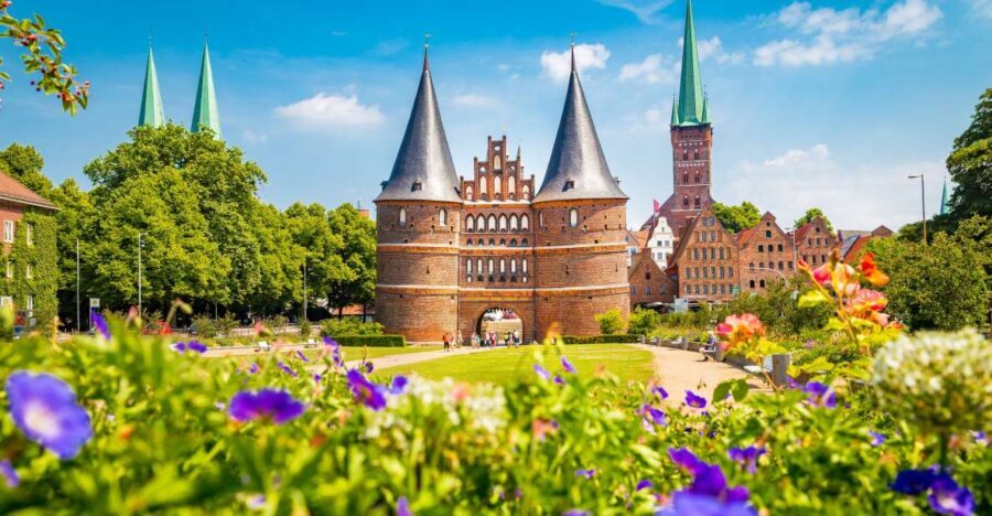 From Kiel: Lübeck Shore Excursion - Salt storehouses, market, and Town Hall: where power had a job