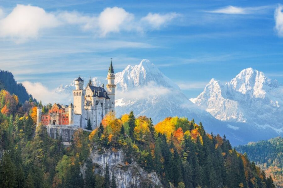 From Munich: Trip to Neuschwanstein & Linderhof in Spanish - Neuschwanstein Palace Day: Interiors, Views, and How to Make It Count