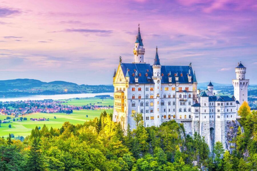 From Munich: Trip to Neuschwanstein & Linderhof in Spanish - Meet Under Karlstor Gate: The Start Time Routine