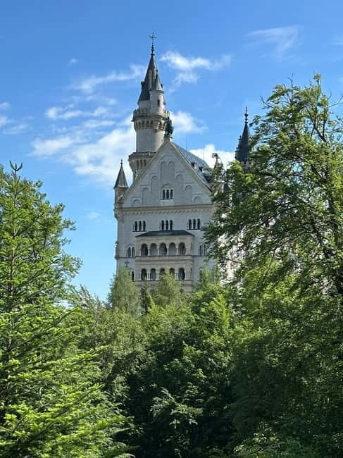 From Zurich: Neuschwanstein Castle Private Tour with Lunch - Arriving at the castle: skip the line, but don’t skip the pacing