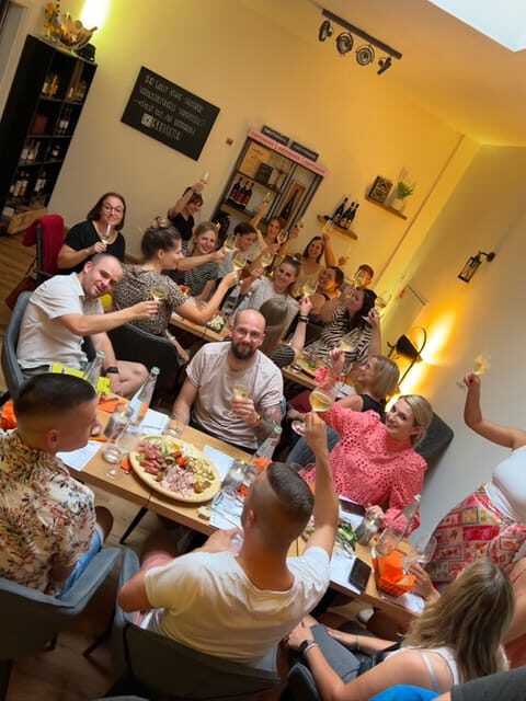Fulda: Guided wine tasting with wines and wine accompaniments - Prosecco, water, and pacing: a 2-hour experience that won’t rush you