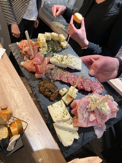 Fulda: Guided wine tasting with wines and wine accompaniments - What you’ll taste: from sparkling whites to powerful reds