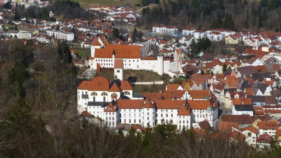 Füssen: Private Guided Walking Tour - High Castle: the prince-bishops’ power story, told from the outside