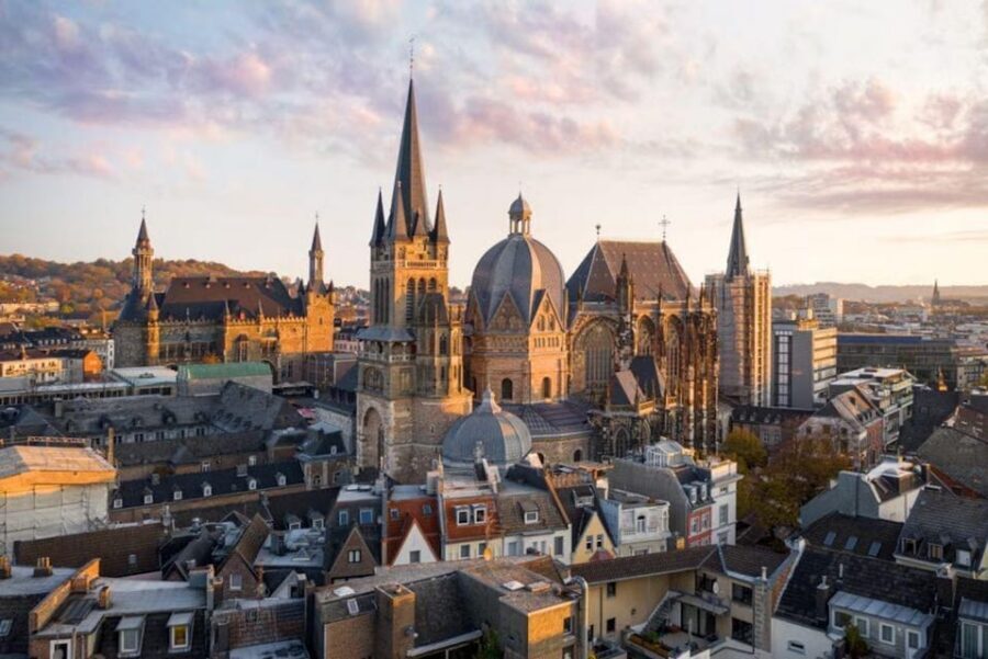 Germany: Guided tour of Aachen - Aachen Cathedral and Treasury: the 8th-century core you came for