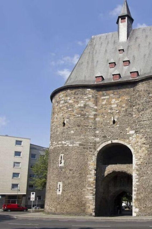 Germany: Guided tour of Aachen - Aachen Town Hall and Carolingian architecture: look up, not just forward