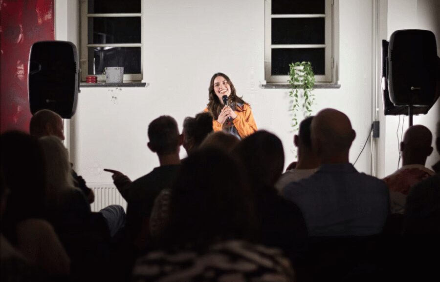 GET UP Comedy in Hamburg - Life is too short not to laugh! - Altona at Landgang Brewery: beer, snacks, and pro sets with two breaks