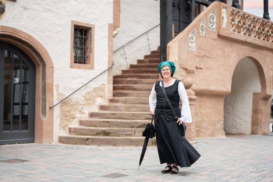 Goslar: Lecker Speys un lange Danz - Table manners and drinking customs on medieval streets