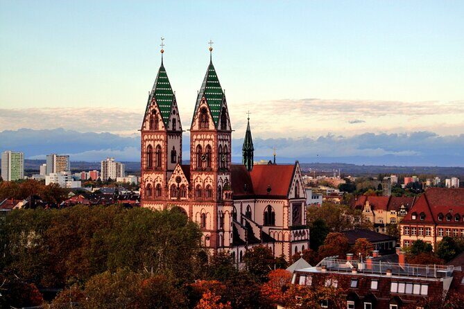 Group tour in Italian in Freiburg im Breisgau - Munsterplatz: Gothic Church Lovers’ Favorite Meeting Point