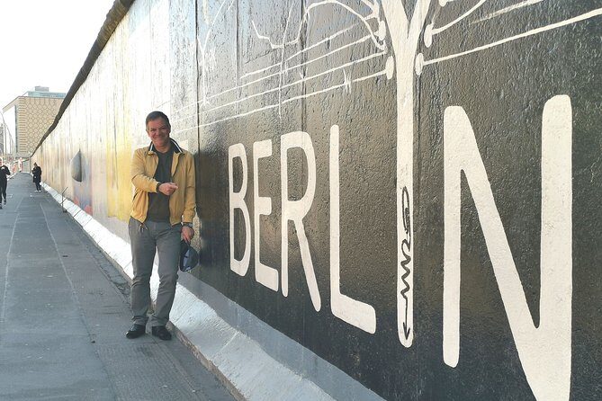 Group Walking Tour (1 - 20 people): 3 Hours the Wall, Third Reich, WW2, Cold War - The Wall memorial stop: where the story becomes physical