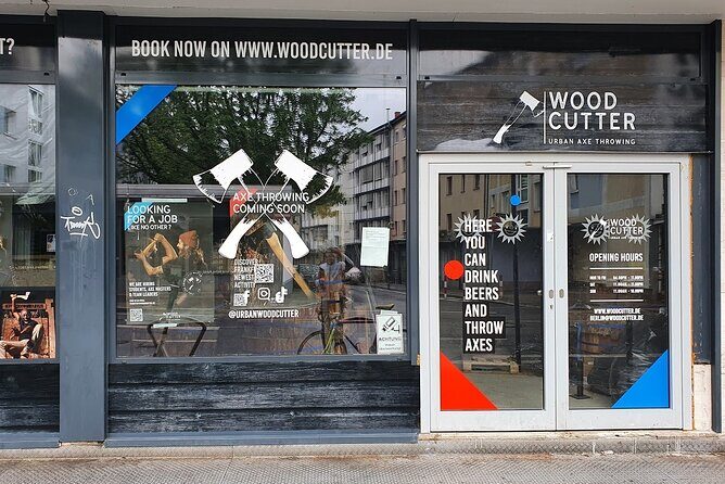 Guided Axe Throwing Experience in Frankfurt Altstadt - Practice Rounds and the Optional Trick Shots Moment