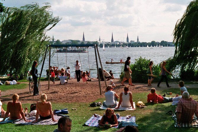 Guided bike tour Hamburg with neat city bikes, cruisers, mountain bikes - City streets plus harbor and cultural icons from a bike seat