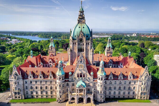 Guided tour of the New Town Hall in Hanover - The 45-minute guided route: city models that make time visible