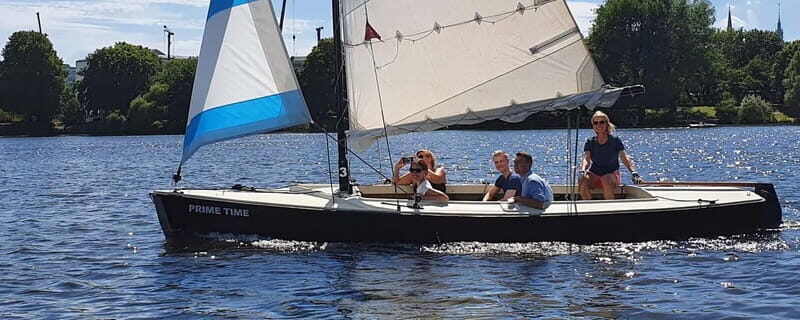 Hamburg: 1.5-Hour Sailing Sightseeing Tour on Aussenalster - Hamburg from the Water: Why an Alster Sail Feels Different
