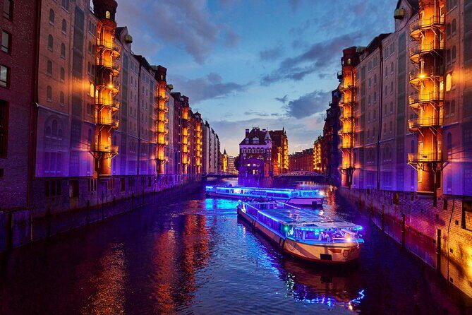 Hamburg: 1-hour evening light cruise - Landungsbrücken and the Elbe edge: where ships, bridges, and city life meet