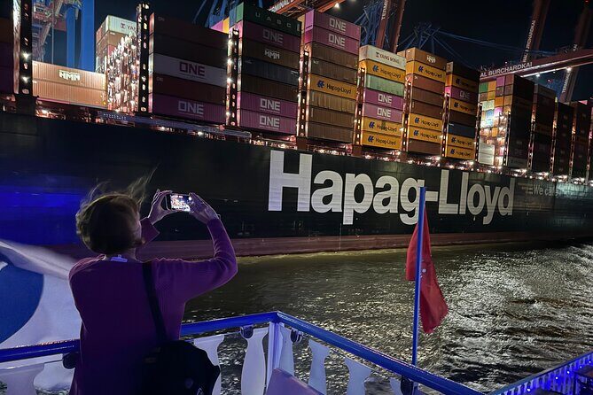Hamburg: 1-hour evening light cruise - Altona’s market area and the Elbstrand pause for breath