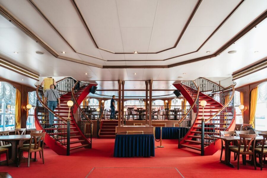 Hamburg: 1-Hour Harbor Sightseeing Cruise with HafenCity - Boarding at St. Pauli: where Bridge 1 and Bridge 4 matter
