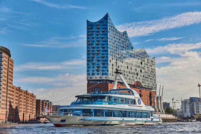 Hamburg: 1-hour harbor tour - The 1-hour route: what you’ll see at each stop