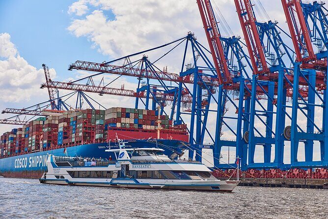 Hamburg: 1-hour harbor tour - Who this harbor tour fits best (and who might feel shortchanged)