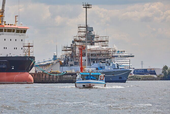 Hamburg: 1-hour harbor tour - Onboard comfort: restrooms and the “enough time” factor