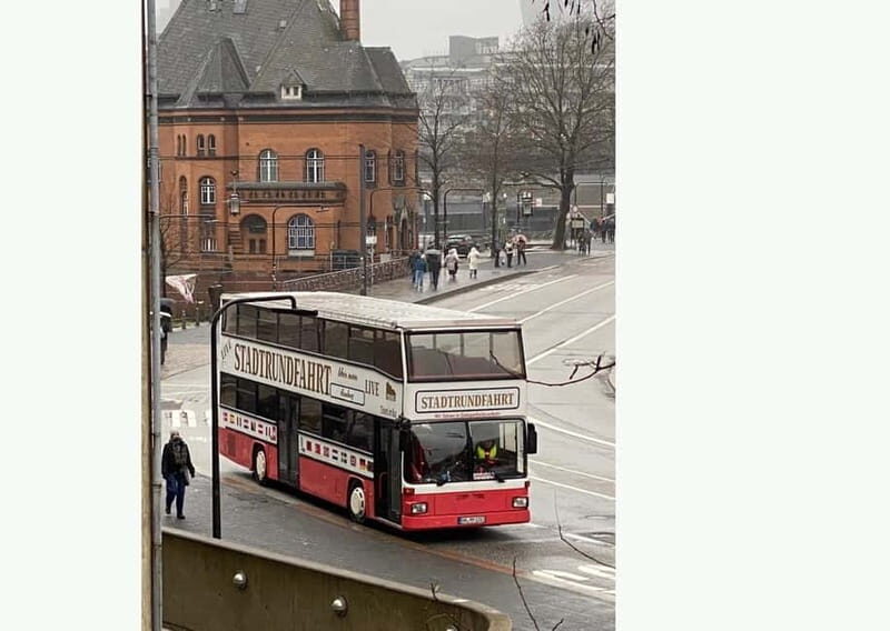 Hamburg: 1-Hour Sightseeing Bus Tour with Live Guide - Getting on at Vorsetzen 32: the simple start that matters