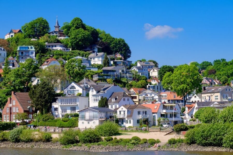 Hamburg: 2-Hour Sightseeing Cruise to Blankenese - Where to Meet at Landungsbrücken (Bridge 1)