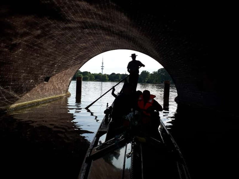 Hamburg: Alster Lake public Tour in a Real Venetian Gondola - Gliding Under Lombard Bridge: The Gondola Moment