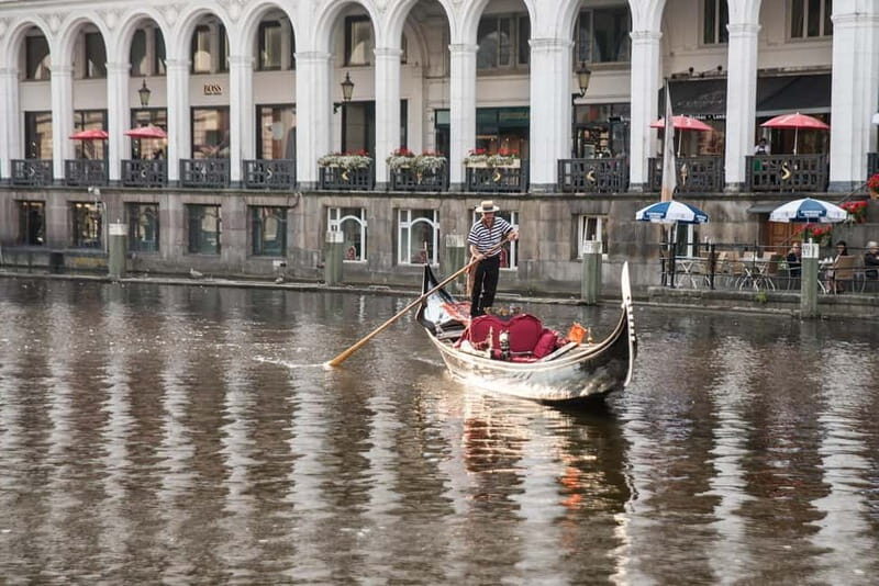 Hamburg: Alster Lake public Tour in a Real Venetian Gondola - Meet Carlo and Settle In for the 45-Minute Loop