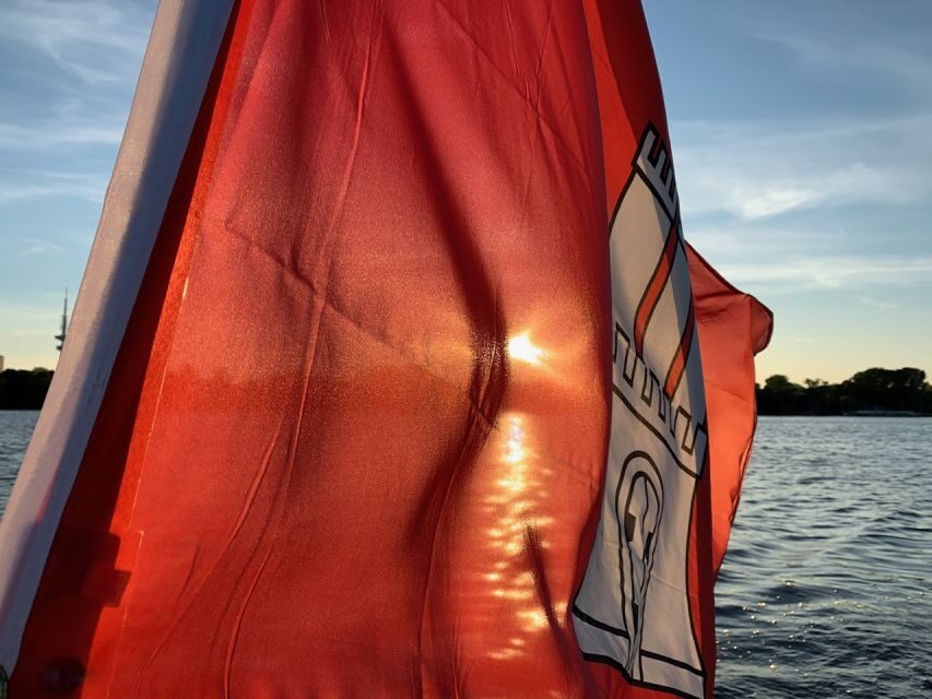 Hamburg: Alster River Sailboat Tour with Sundowner - The Sundowner Drink and the Relaxed Onboard Pace