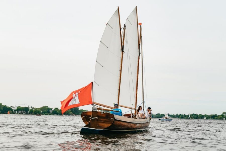 Hamburg: Alster River Sailing Tour on a 2-Masted Sailboat - The 90-minute rhythm: from jetty to skyline and back