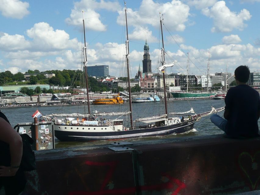 Hamburg: Bike Tour of the Speicherstadt & Old Harbor - Speicherstadt: old warehouses, working docks, and serious charm