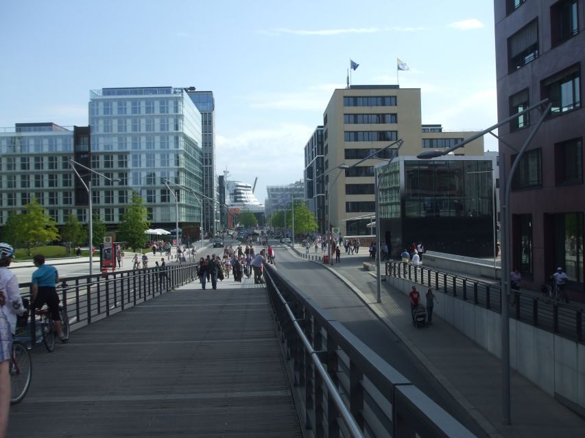 Hamburg: City Tour by Bike with Elbphilharmonie - Alster Lake and Binnenalster panoramas: Hamburg’s water calm