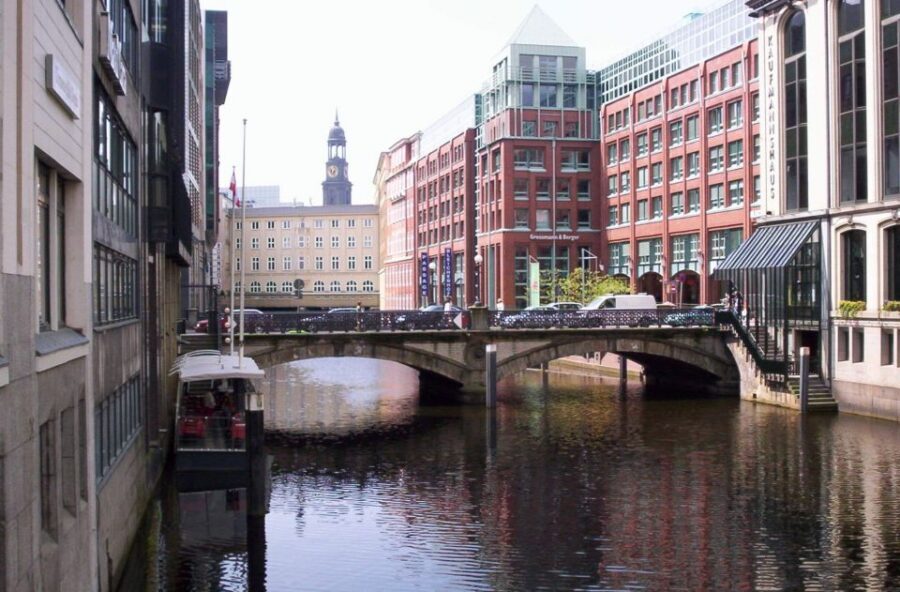 Hamburg: City Tour by Bike with Elbphilharmonie - Getting oriented: meeting at the University bike station and setting your pace