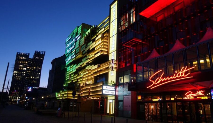 Hamburg Combi: 1,5h Evening Cruise & 2h Reeperbahn Tour - The Olivia Factor: Drag-Queen Stories and Famous Names