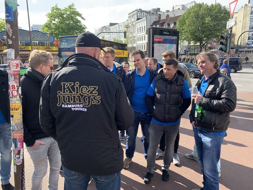 Hamburg: Die große Reeperbahn Tour mit den Kiezjungs - Meeting at Beatles Platz and Walking to Davidwache