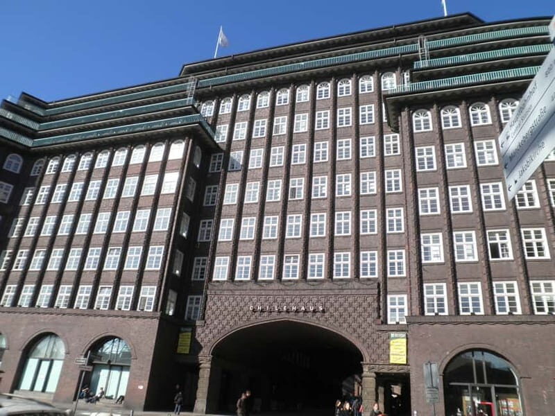 Hamburg: Exclusive Tour by Limousine with Chauffeur - Getting started at Rathausmarkt and settling into the flow