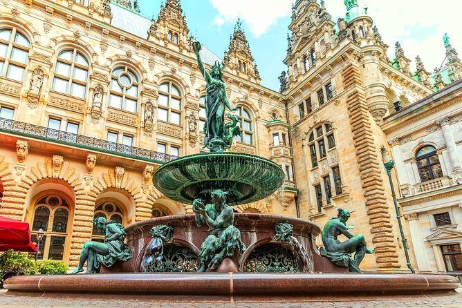 Hamburg Guided Bike Tour: Tradition and Modernity, Elbphilharmonie (min.4) - How a 3-hour, small-group bike tour helps you see more