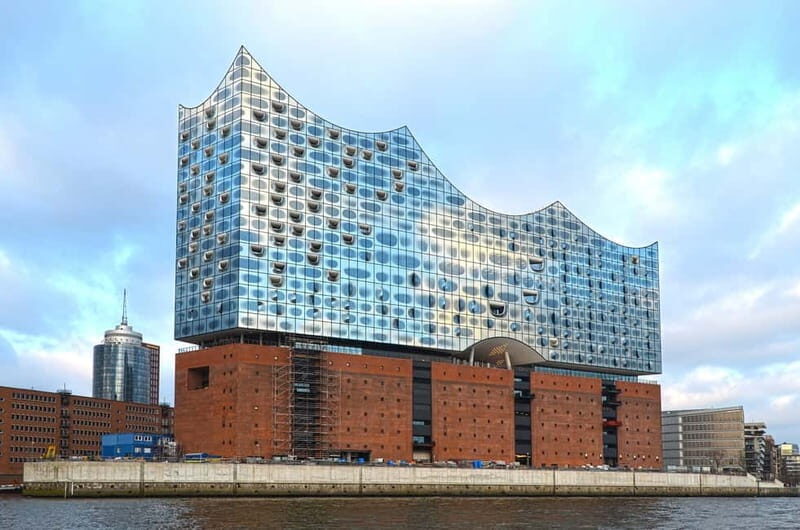 Hamburg: Guided Grand Harbor Sightseeing Cruise by Ship - Pier 3 and the Company Prüsse: Boarding Without Drama