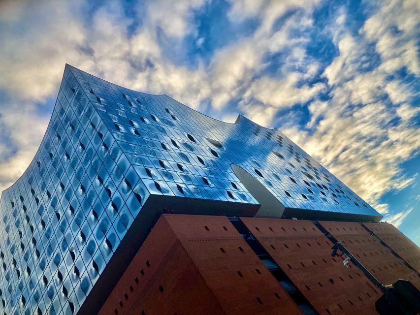 Hamburg: Guided Walking Tour in Danish - HafenCity and Elbphilharmonie: modern Hamburg with a finish point that helps