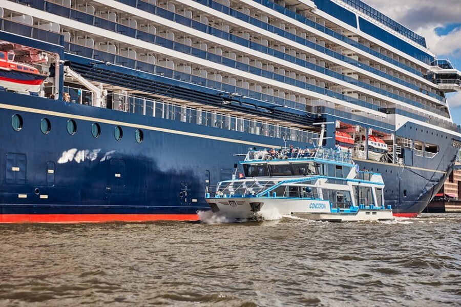 Hamburg: Harbor Cruise and Bus City Hop-On Hop-Off Tour - Audio guides in six languages: using them without getting overwhelmed
