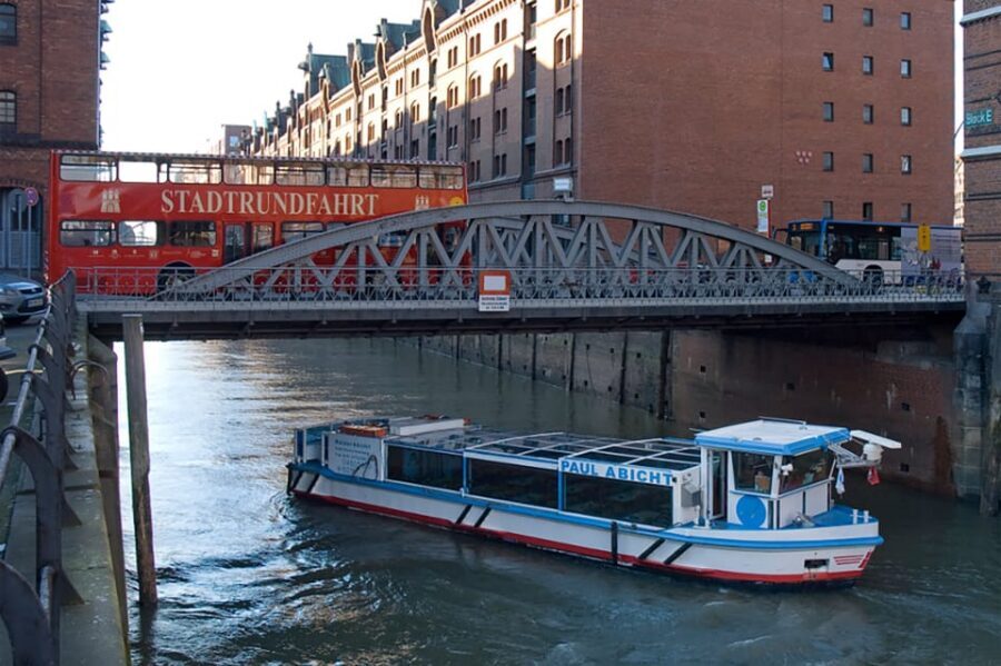 Hamburg: Harbor Cruise and Bus City Hop-On Hop-Off Tour - St. Pauli Landungsbrücken: where your day starts