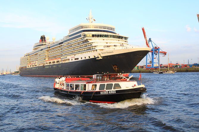 Hamburg harbor tour with a barge - Getting to the Boat: Hohe Brücke and Barkassenbetrieb Bülow