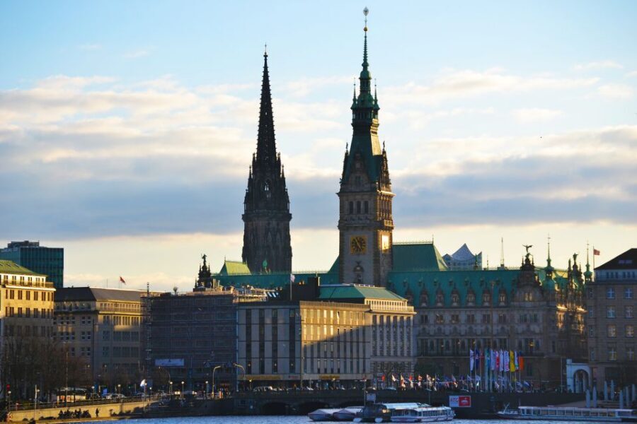 Hamburg: Hop-On Hop-Off Bus Tour Family Ticket - Stop-by-stop: Wooden dam, Outer Alster views, and the calmer waterfront finish