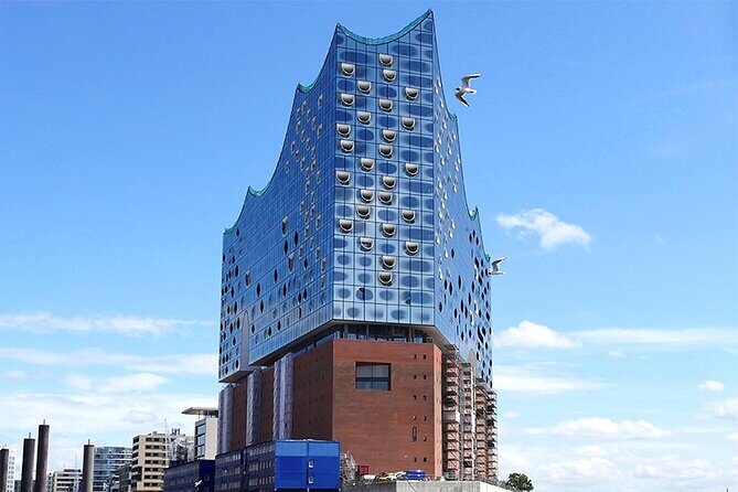 Hamburg Hop-on-Hop-off Tour, Harbor and Lake Alster Cruise - Weather, season, and when Hamburg throws curveballs
