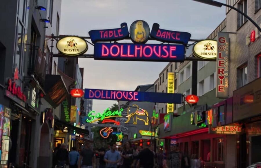 Hamburg: Kiez & Dollhouse: The legendary Reeperbahn tour - Key highlights to look for