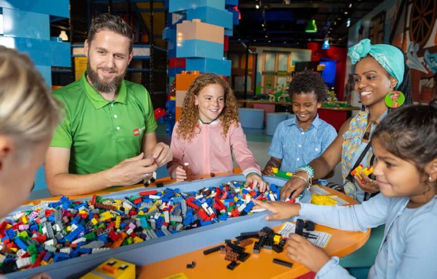 Hamburg: LEGO© Discovery Centre admission ticket - Entering Westfield Hamburg Überseequartier’s LEGO World