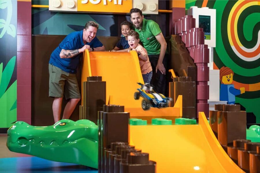 Hamburg: LEGO© Discovery Centre admission ticket - LEGO Café Breaks, Crowds, and the Real-World Comfort Stuff