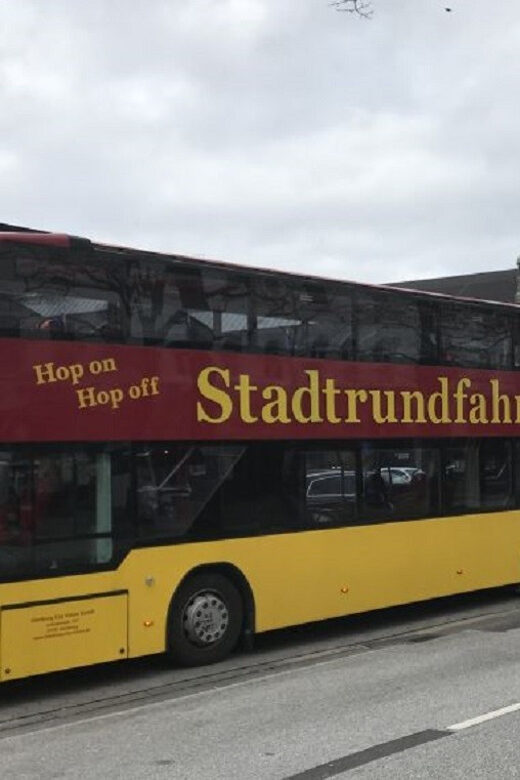 Hamburg: Line C Sightseeing Tour Hop On Hop Off and Harbor Cruise - Your day plan: timing the handoff at Landungsbrücken