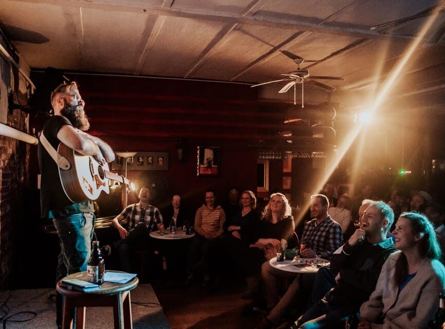 Hamburg: Moin Comedy Club Stand Up Comedy Live Show Ticket - Finding Universo Tango: the meeting point in plain terms