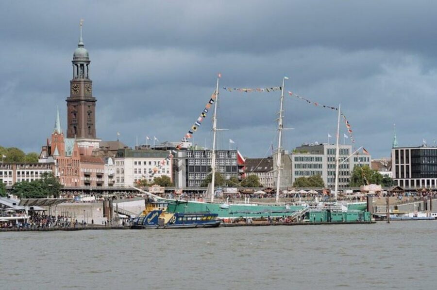 Hamburg: One Hour Traditional Harbor Cruise - What the Live German Commentary Adds (and Why It Feels More Personal)