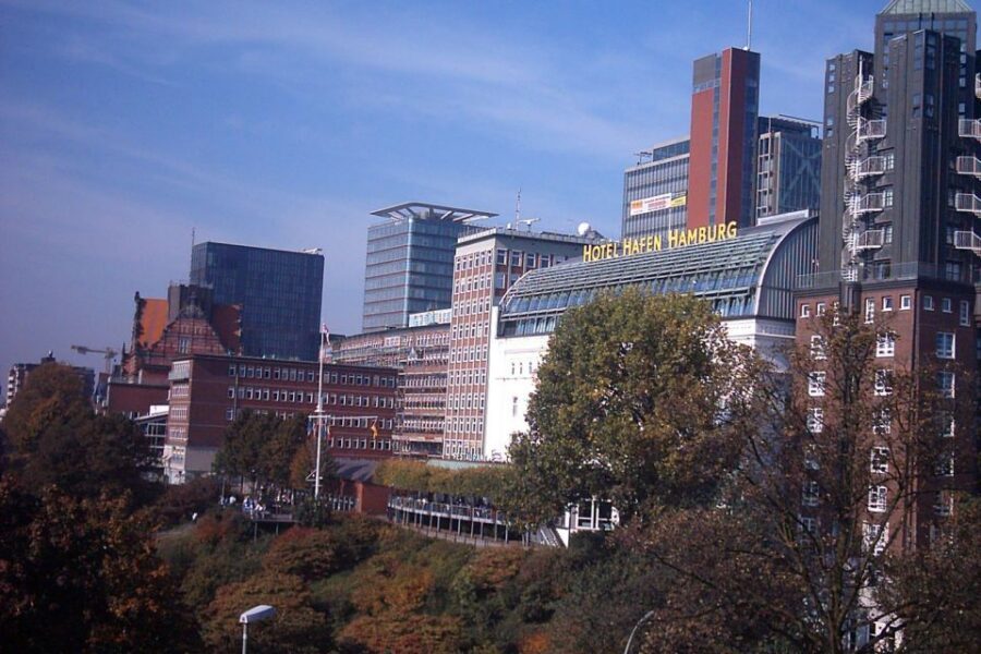 Hamburg: Private 75-Minute Tour of St. Pauli - Starting at Millerntorplatz: quick orientation on the Reeperbahn